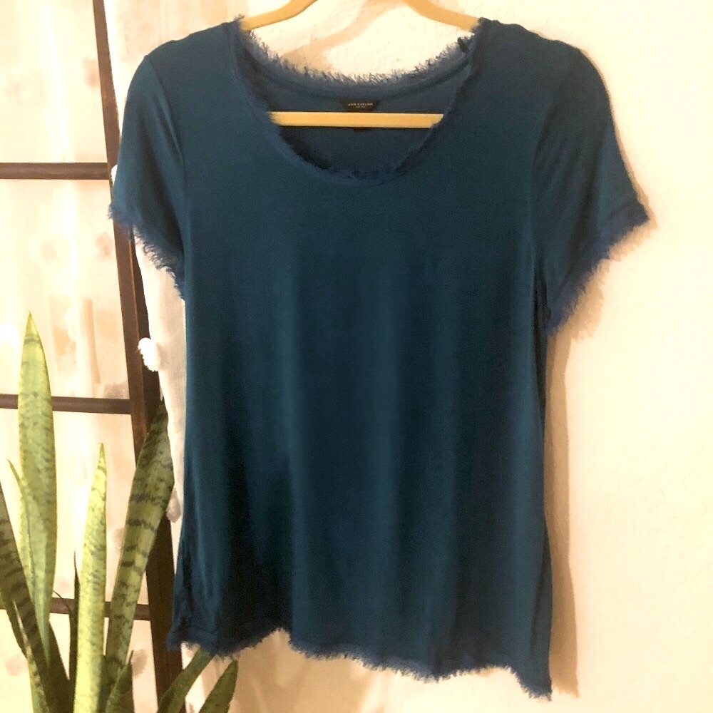 ANN TAYLOR EYELASH TRIM SHORT SLEEVE TOP